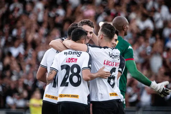 Trio brilha e Vasco goleia para enfrentar o Nova Iguaçu na semifinal do Carioca