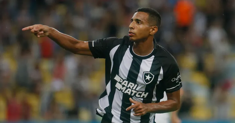 Vasco Intensifica Busca por Víctor Sá: Análise da Potencial Contratação
