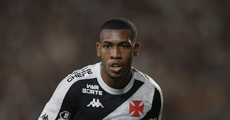 Rayan Permanece no Vasco: Gigante Italiano Tenta, Mas Cruz-Maltino Segura Joia