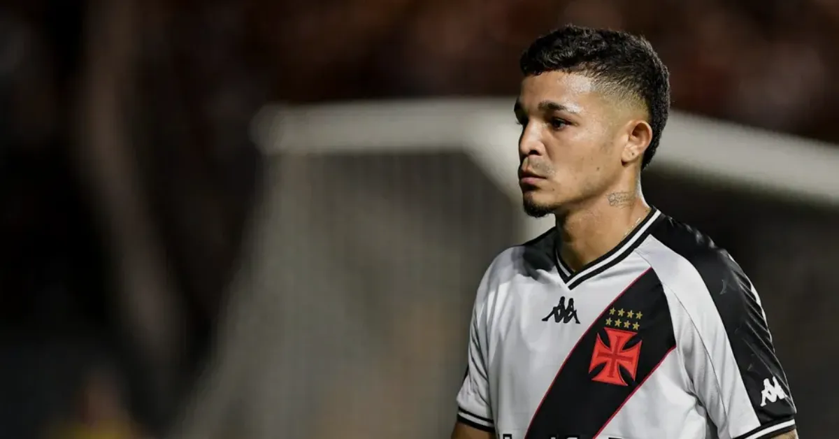 Vasco: Lesão de Adson Reabre Ferida - Previsão de Retorno do Atacante Revelada