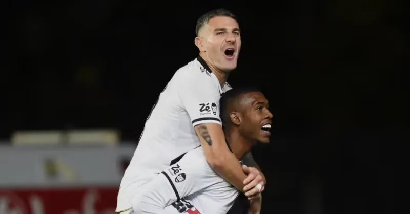 Vasco de Diniz: Melhor Ataque e Defesa Preocupante no Brasileirão – Análise Crítica