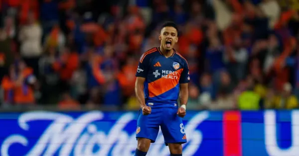 Brenner assina com Vasco e fala sobre ligação de Diniz: 